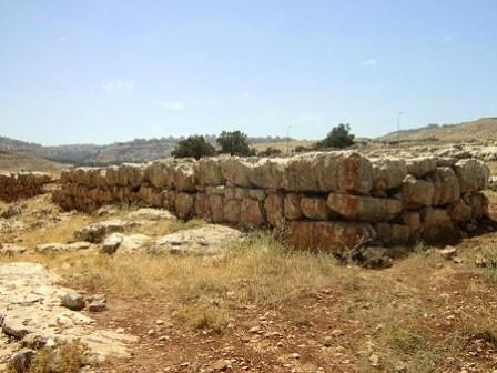 קובור בני ישראיל - בראש נחל פרת קובור בני ישראיל - בראש נחל פרת